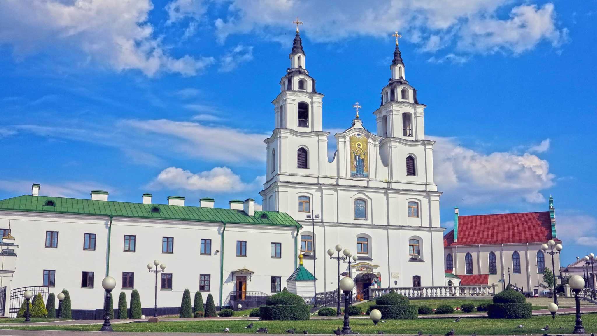 Minsk main church Main church in Minsk from Niamiha street