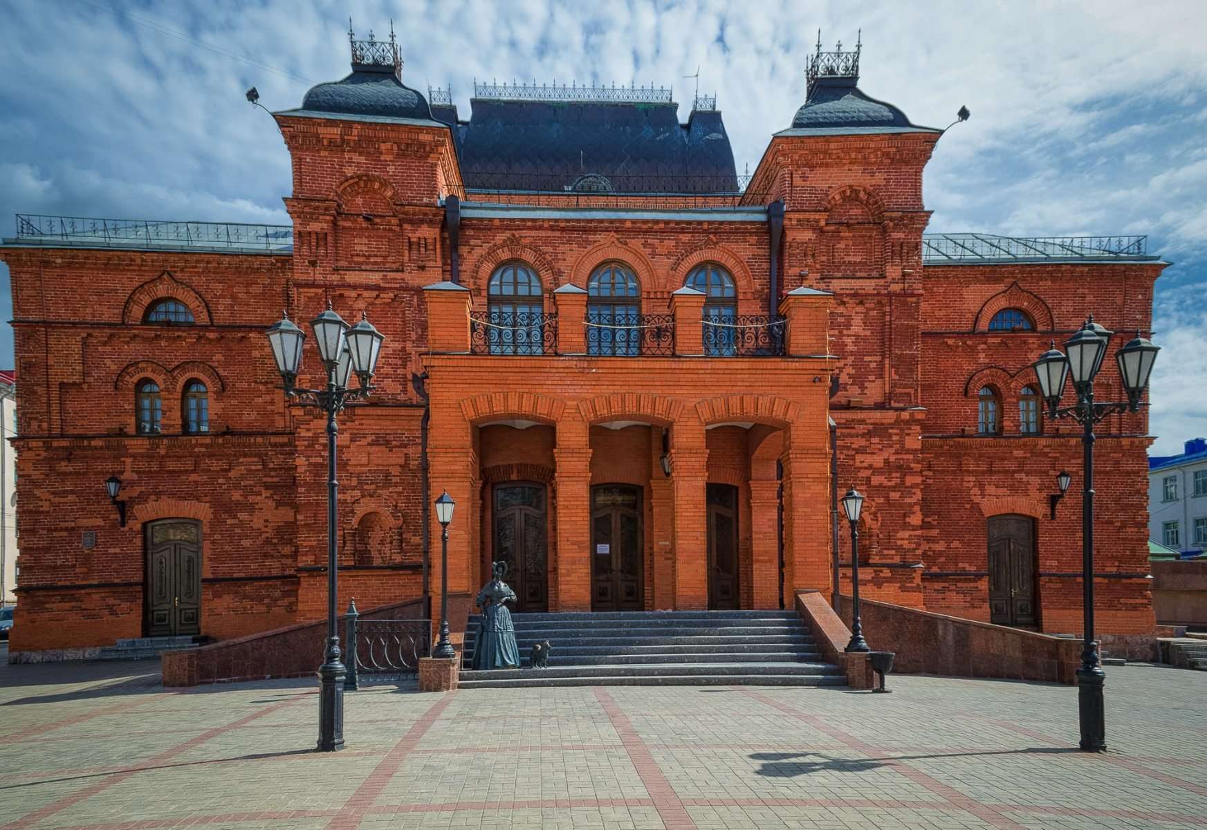 mogilev_dramaticheskij_teatr Кирпичный драматический театр, достопримечательности Могилева